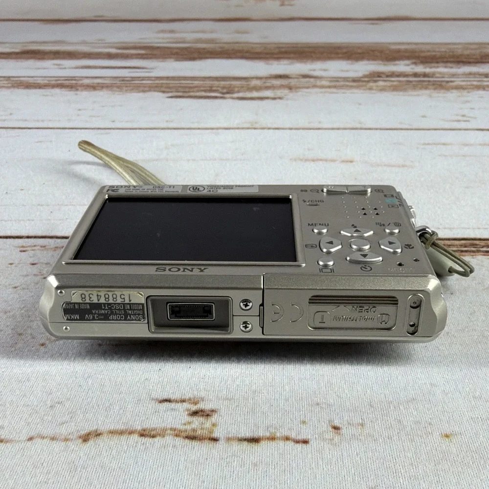 Sony Cyber-shot DSC-T1 5MP Silver Digital Camera For Parts Repair No Charger